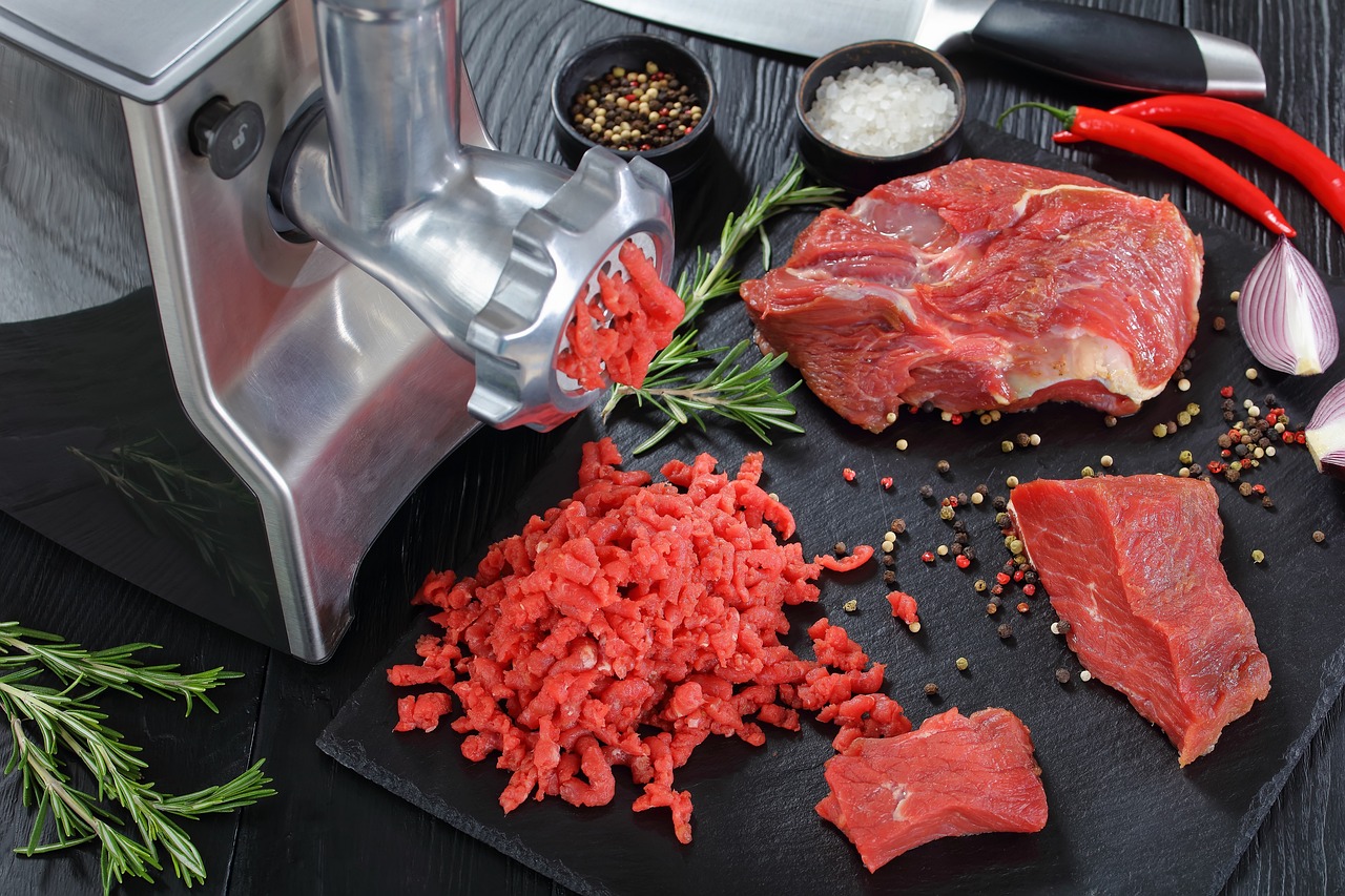 meat-5586849_1280 rått kött och köttkvarn